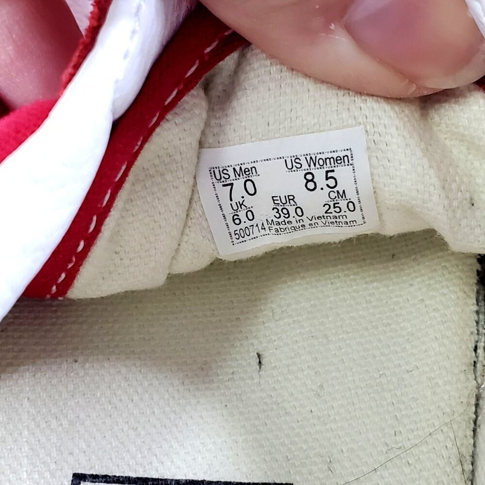 Vans Old Skool Suede Canvas Low-Top Skateboarding Sneakers in Classic Red/White - Picture 2 of 11